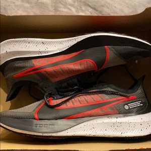 nike zoom gravity running shoe size 11